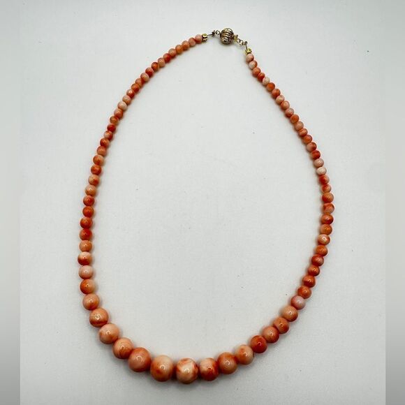 16" Graduated Angel Skin Coral beaded necklace with 14kt yellow gold clasp! - Picture 4 of 12